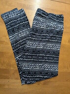 New Black & White Tribal Print Leggings